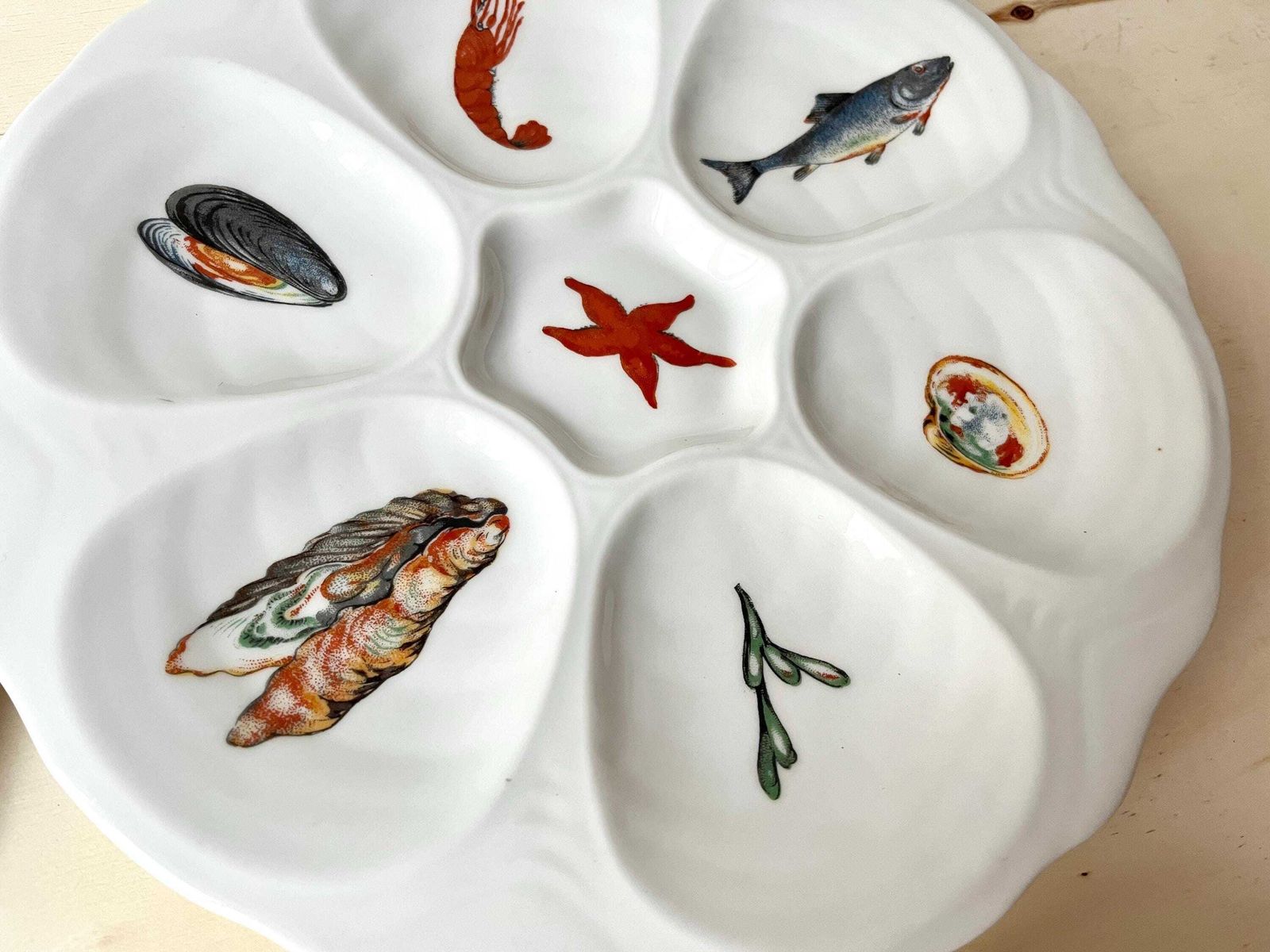Set Of 4 Oyster Plates + 2 Dishes Made In France From 70s, Vintage Porcelain Seafood Dishes photo vintage