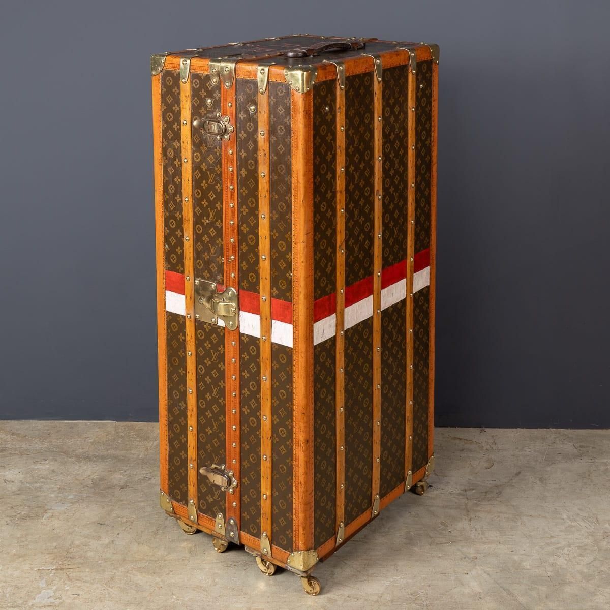Antique 20thc Louis Vuitton Trunk In Monogram Canvas With Built In Bar photo 71255.0