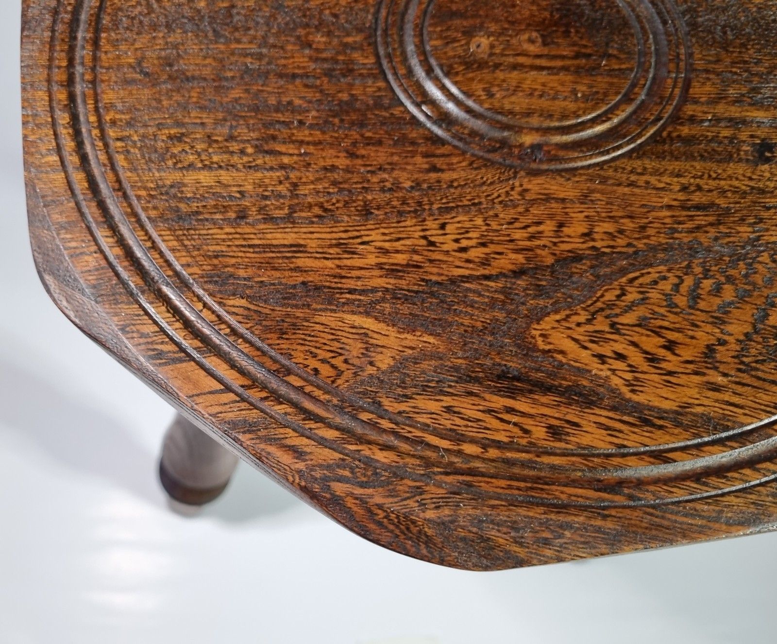 French Style Oak 3 Legged Milking Stool Bullseye Top Turned Legs Rustic photo vinterior