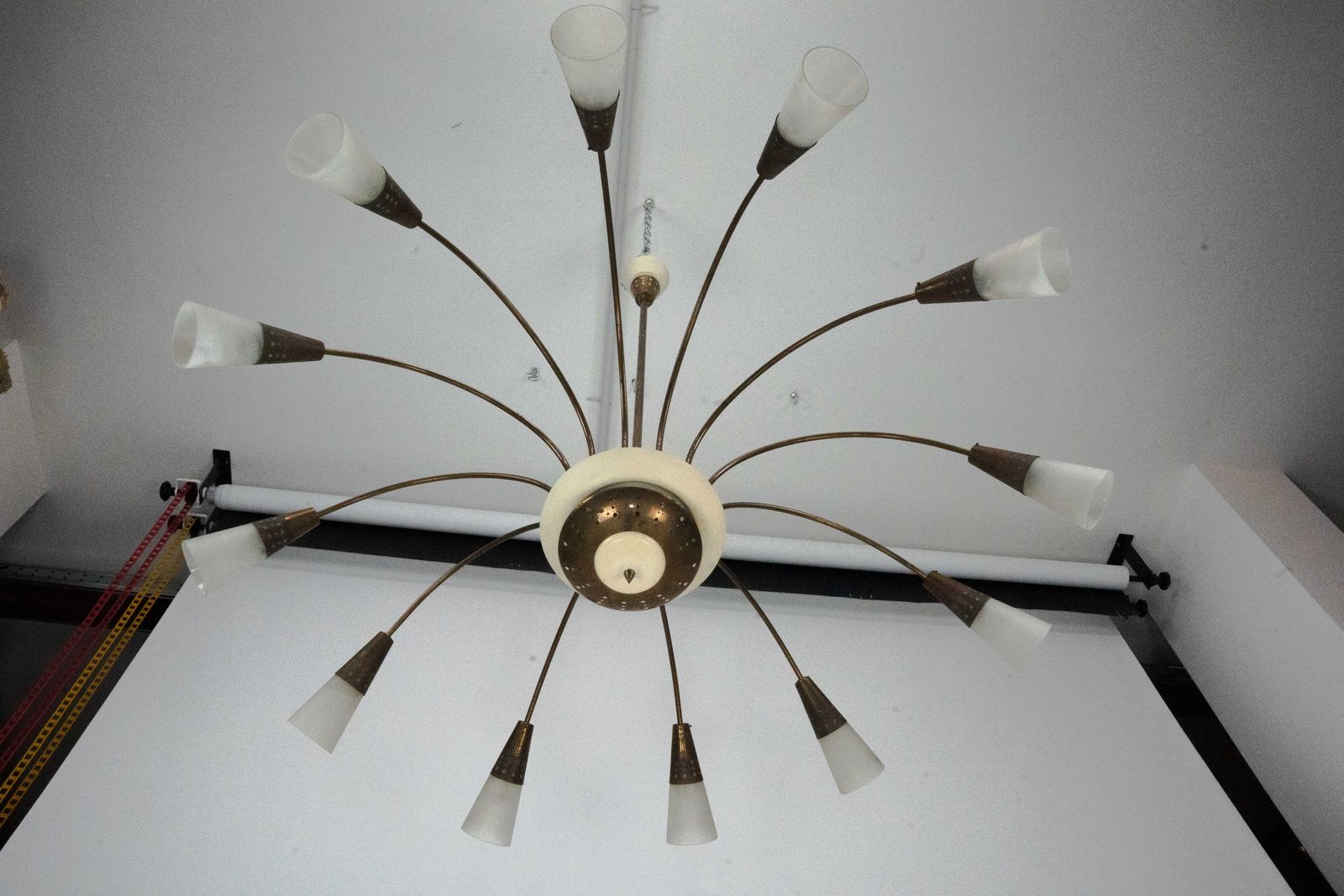 photo vinterior Large Italian Mid Century Sputnik Brass Chandelier With Satin Glass, 1950s