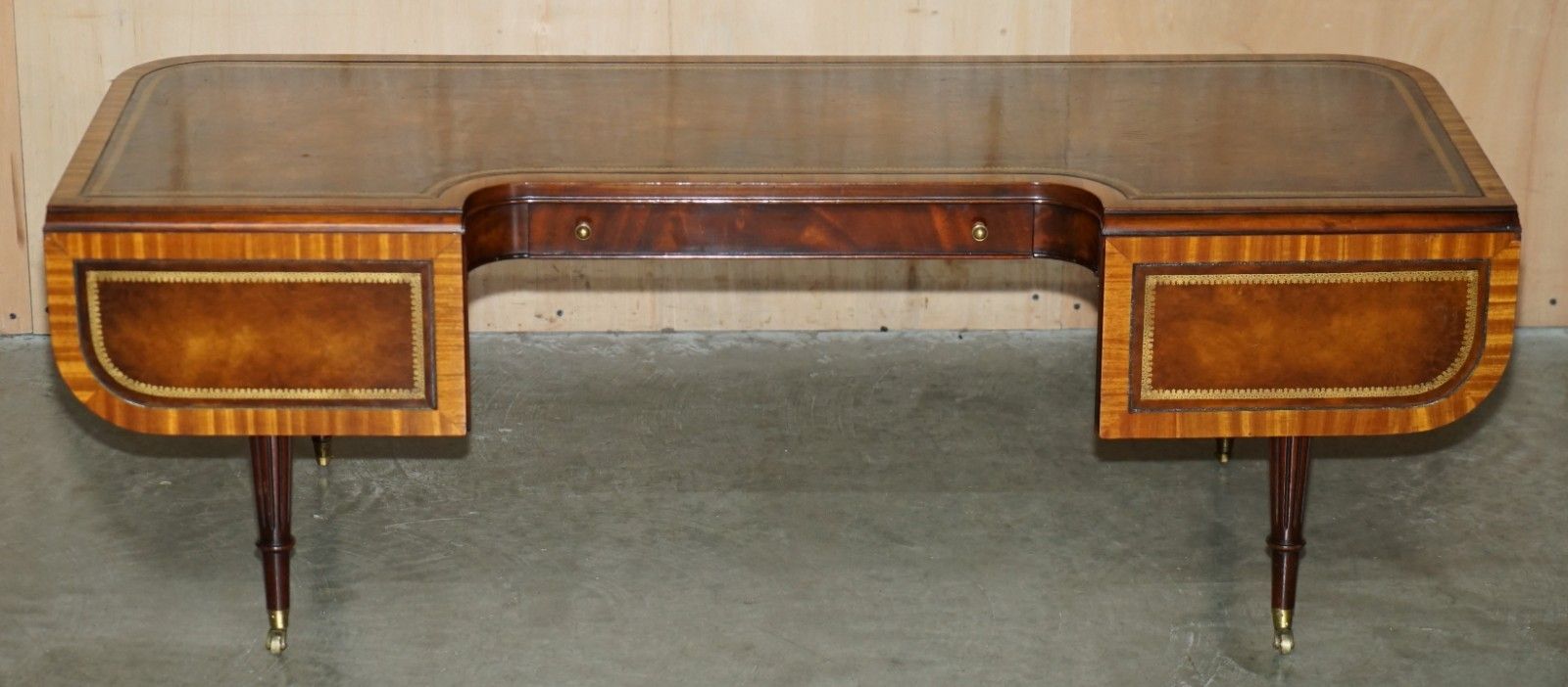 Stunning Heirloom Weiman Brown Leather Flamed Mahogany Extending Coffee Table photo Furniture