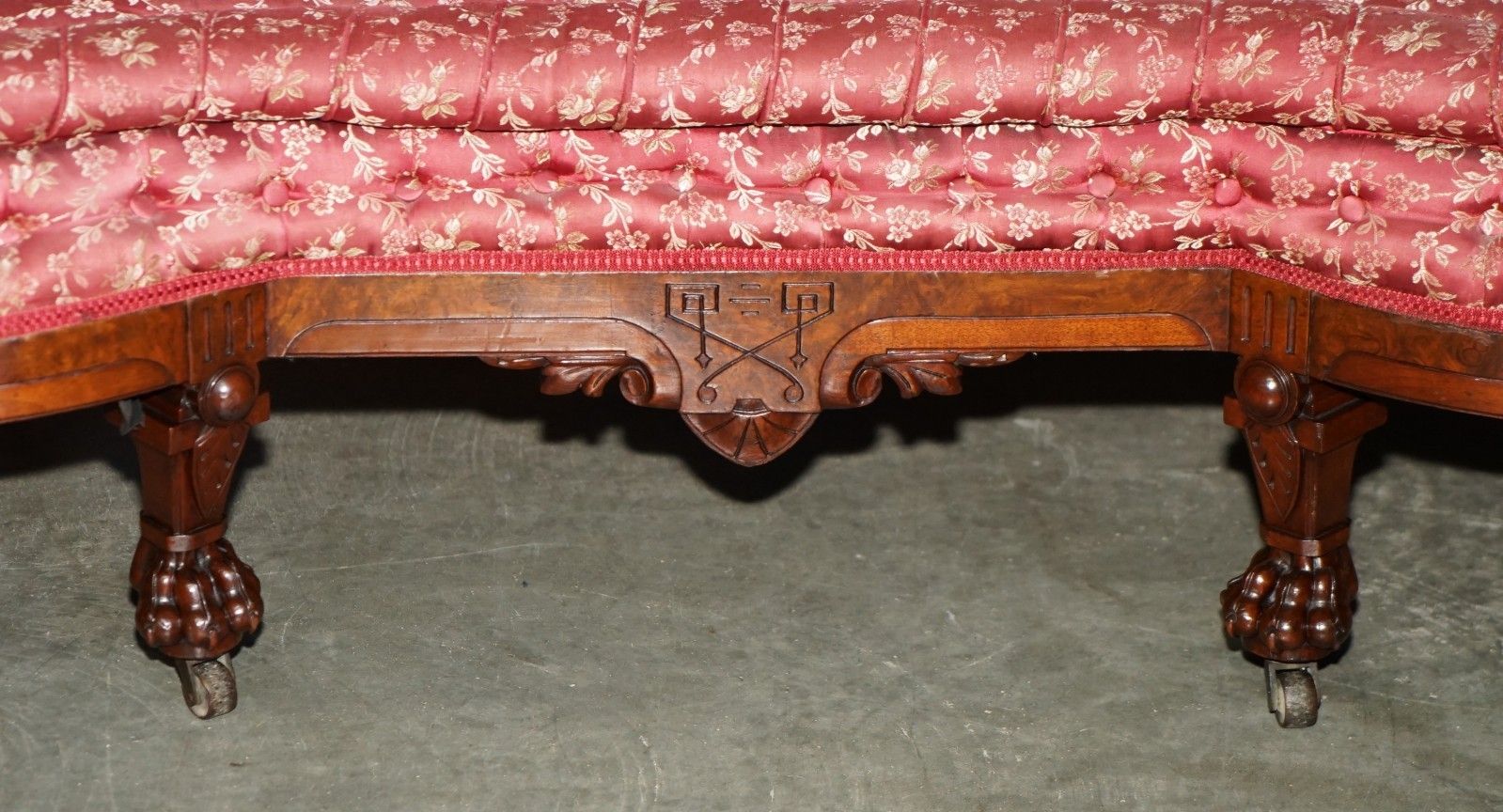 Antique Victorian Flamed Mahogany Lion Carved Sofa Or Settee Part Of A Suite photo vinterior