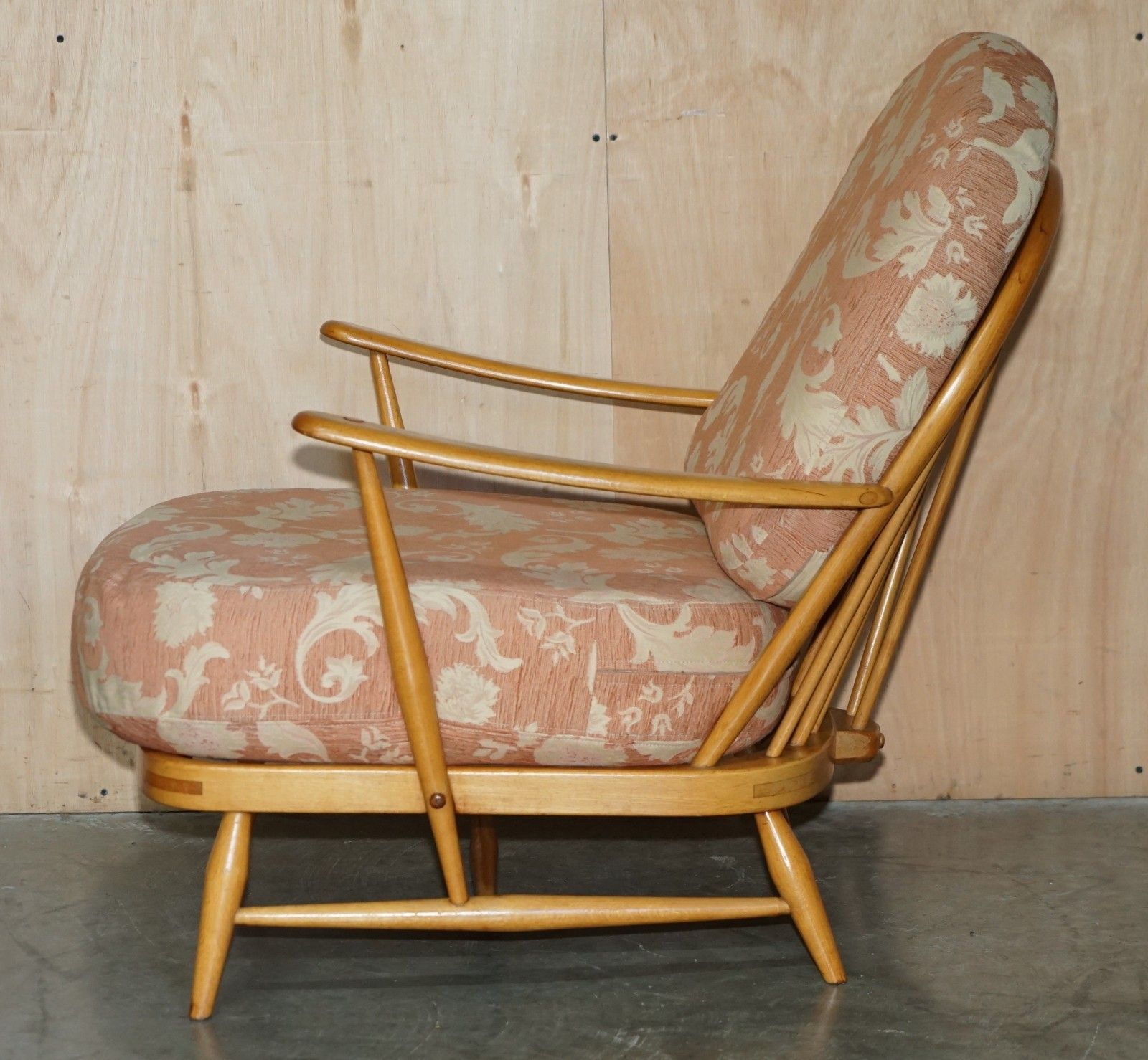 photo vinterior Pair Of Sublime Condition Ercol Windsor 203 Blonde Wood Armchairs Part Of Suite
