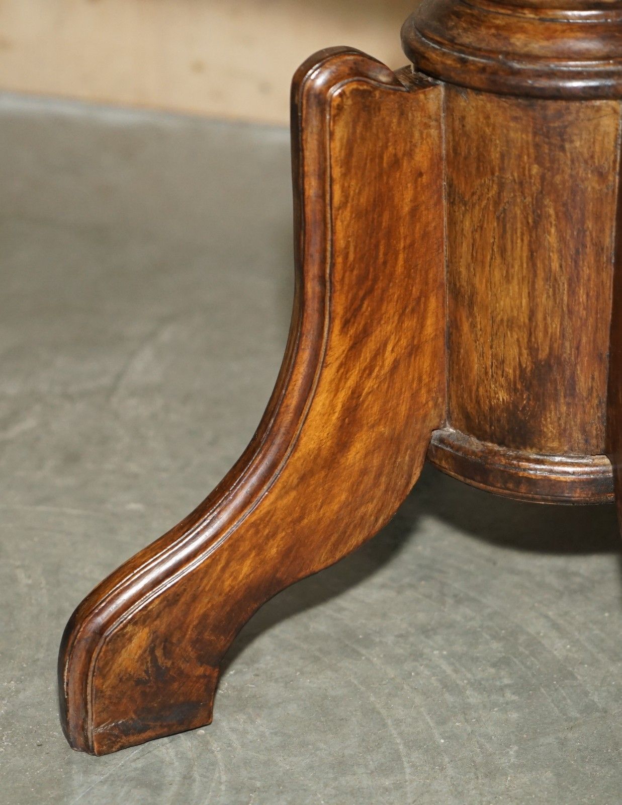 photo vintage Unique Antique Victorian Height Adjustable Swivel Office Captains Bergere Chair