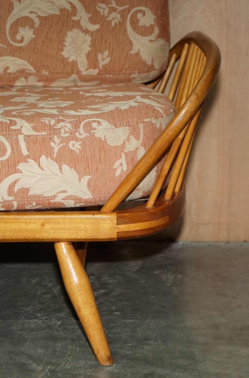 Furniture Luxury Designer Ercol Windsor Studio 355 Sofa Daybed Blonde Wood Part Of A Suite photo
