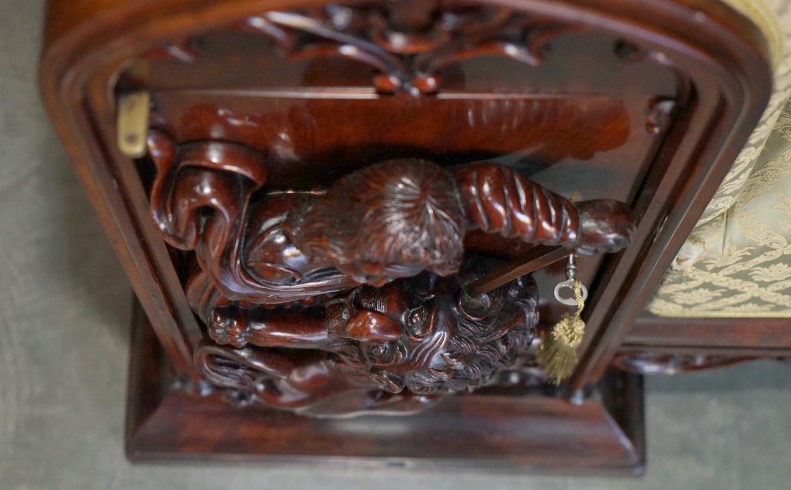 Restored Flamed Mahogany Lion Carved Antique William IV Sofa Cupboard Lock Arms photo buy