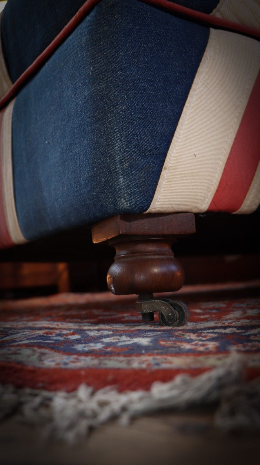 photo buy Superb Timothy Oulton Halo Westminster Buttoned Footstool Ottoman Union Jack 🚚