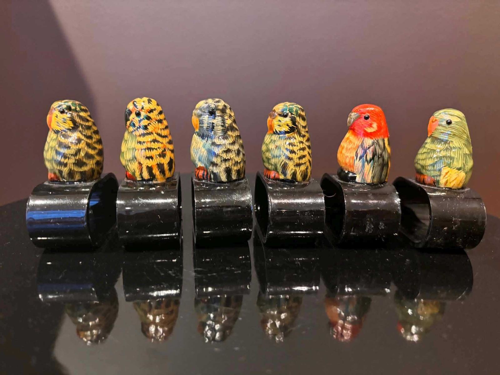 photo furniture Vintage Handgeschilderde Servetringen Met Vogels/Papegaaien – Set