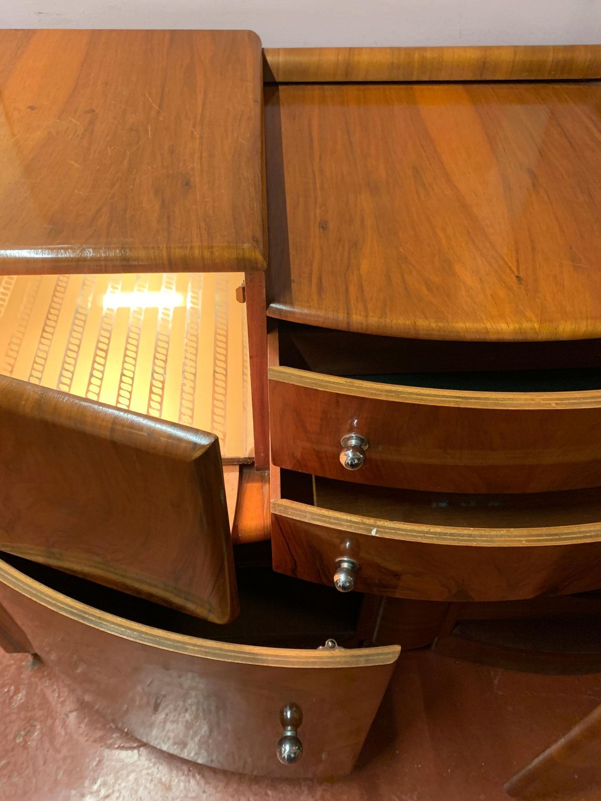 photo vintage Art Deco Figured Wood Sideboard & Twin Mirror Cocktail Cabinet, Circa 1930's