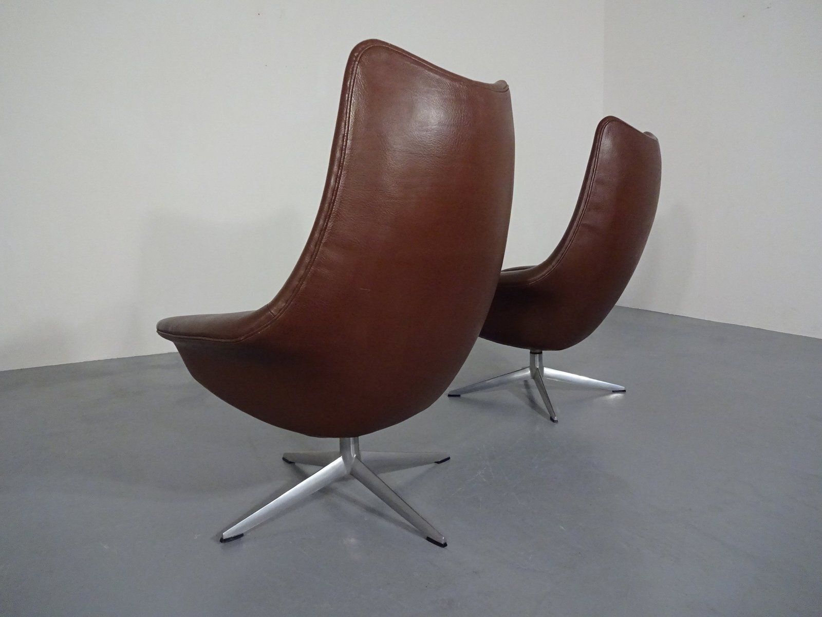 Danish Pirouette Swivel Chair In Leather By H. W. Klein For Bramin, 1960s photo vintage