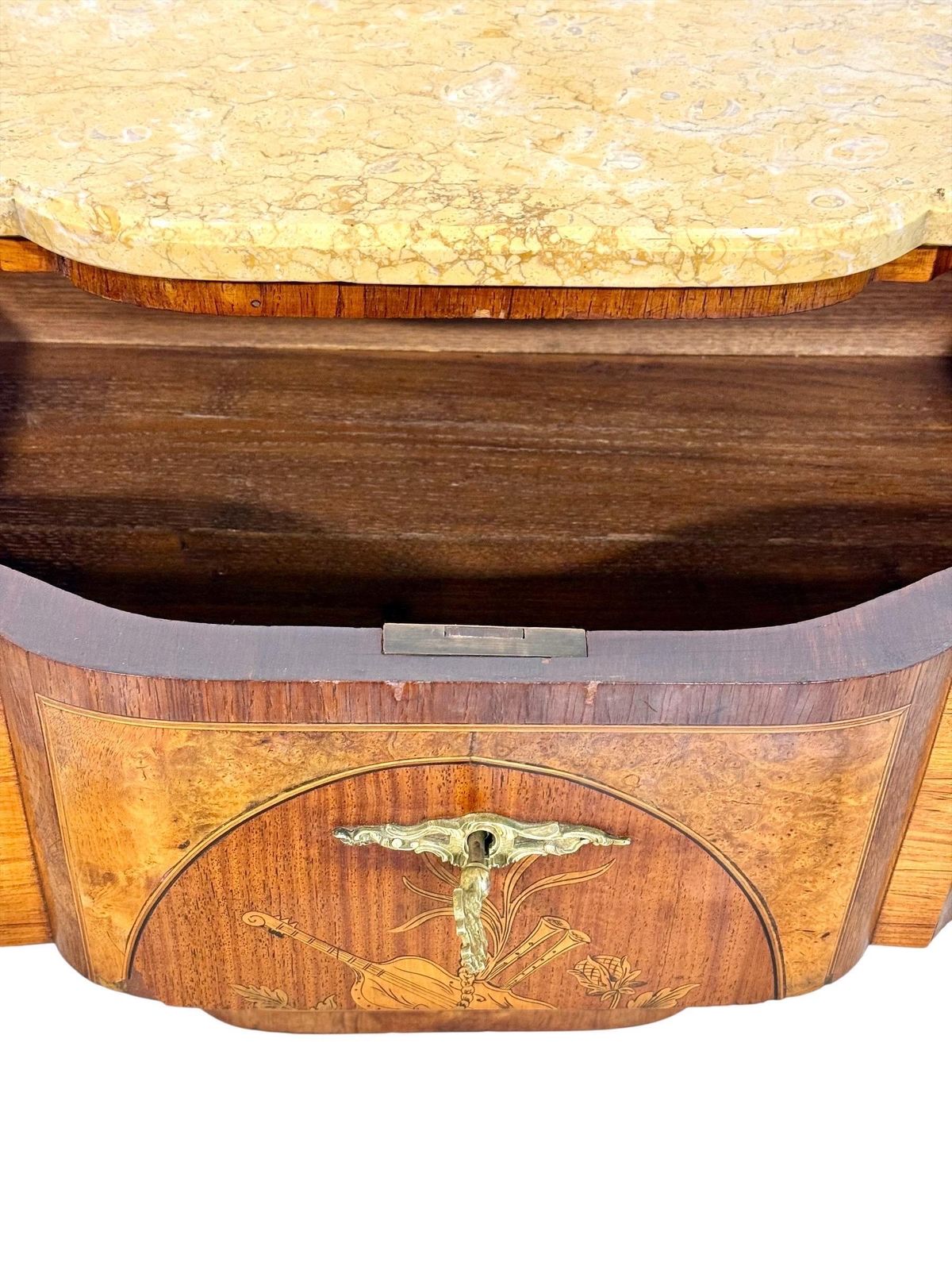 photo vintage French Louis XV Style Marquetry Commode With Marble Top, Late 19th Century