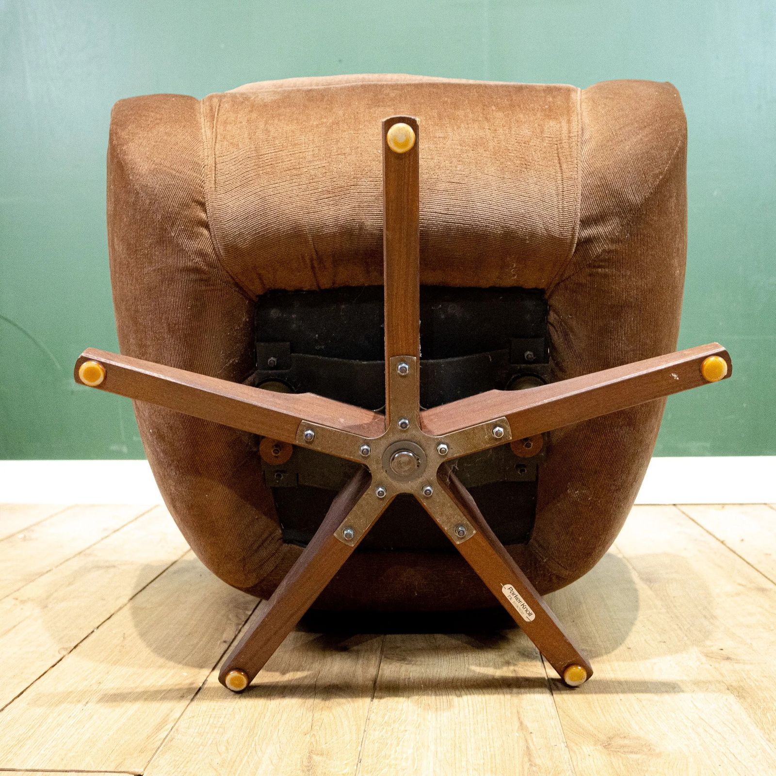 Furniture Parker Knoll Statesman Armchair photo
