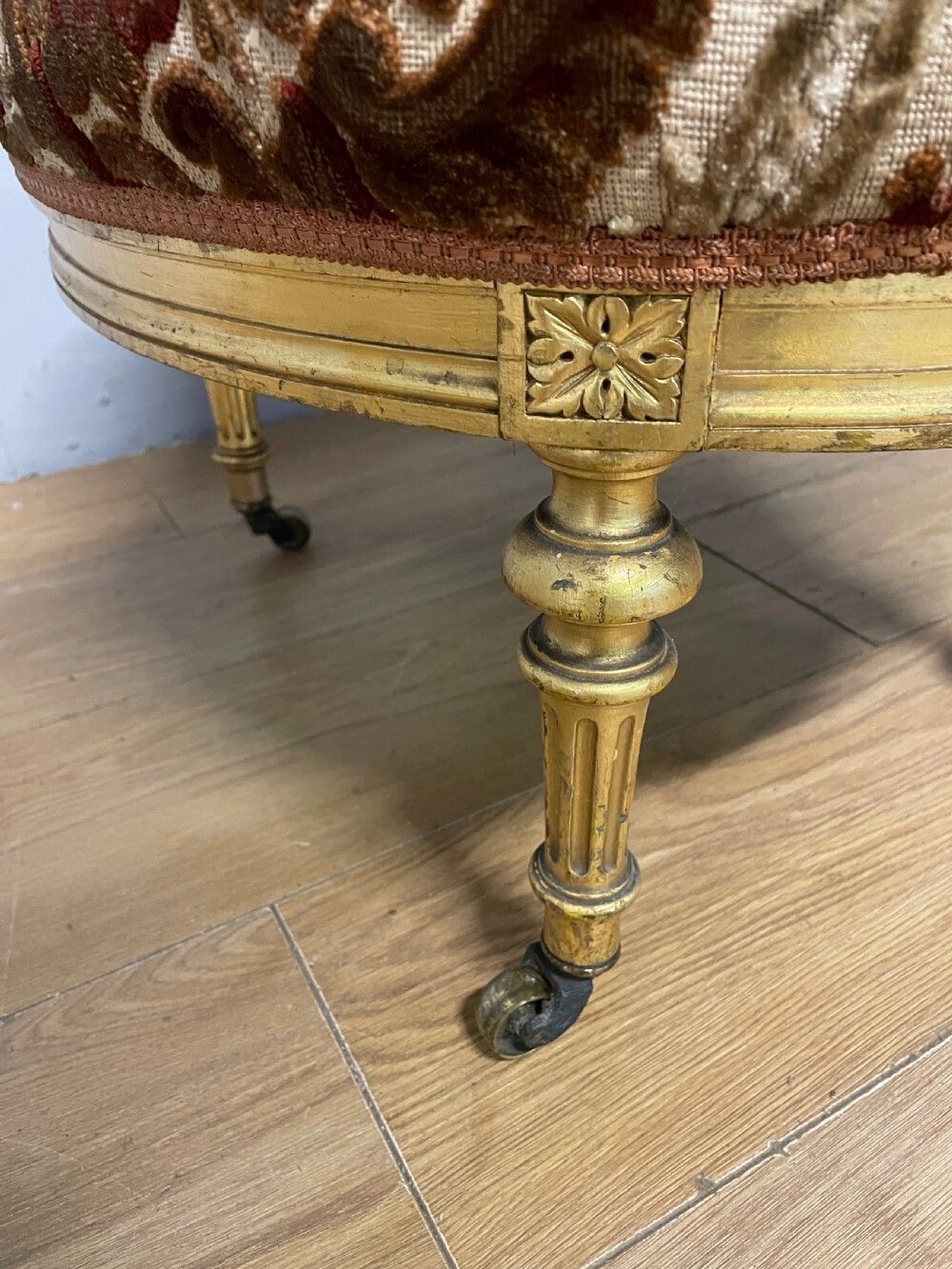 photo furniture C19th Carved Giltwood Nursing Chair