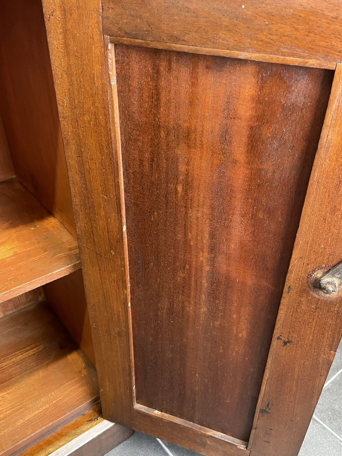 photo vinterior Victorian Antique Mahogany Bedside Cabinet Pot Cupboard Panelled Door