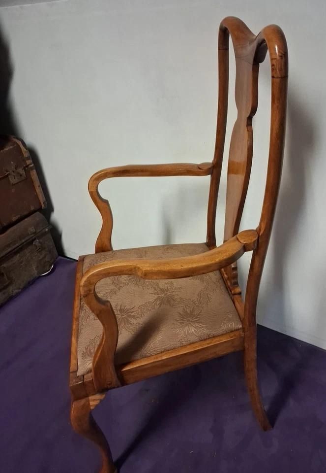 photo furniture Antique Chair In Queen Ann Style With Cabriole Legs A Elegant Piece