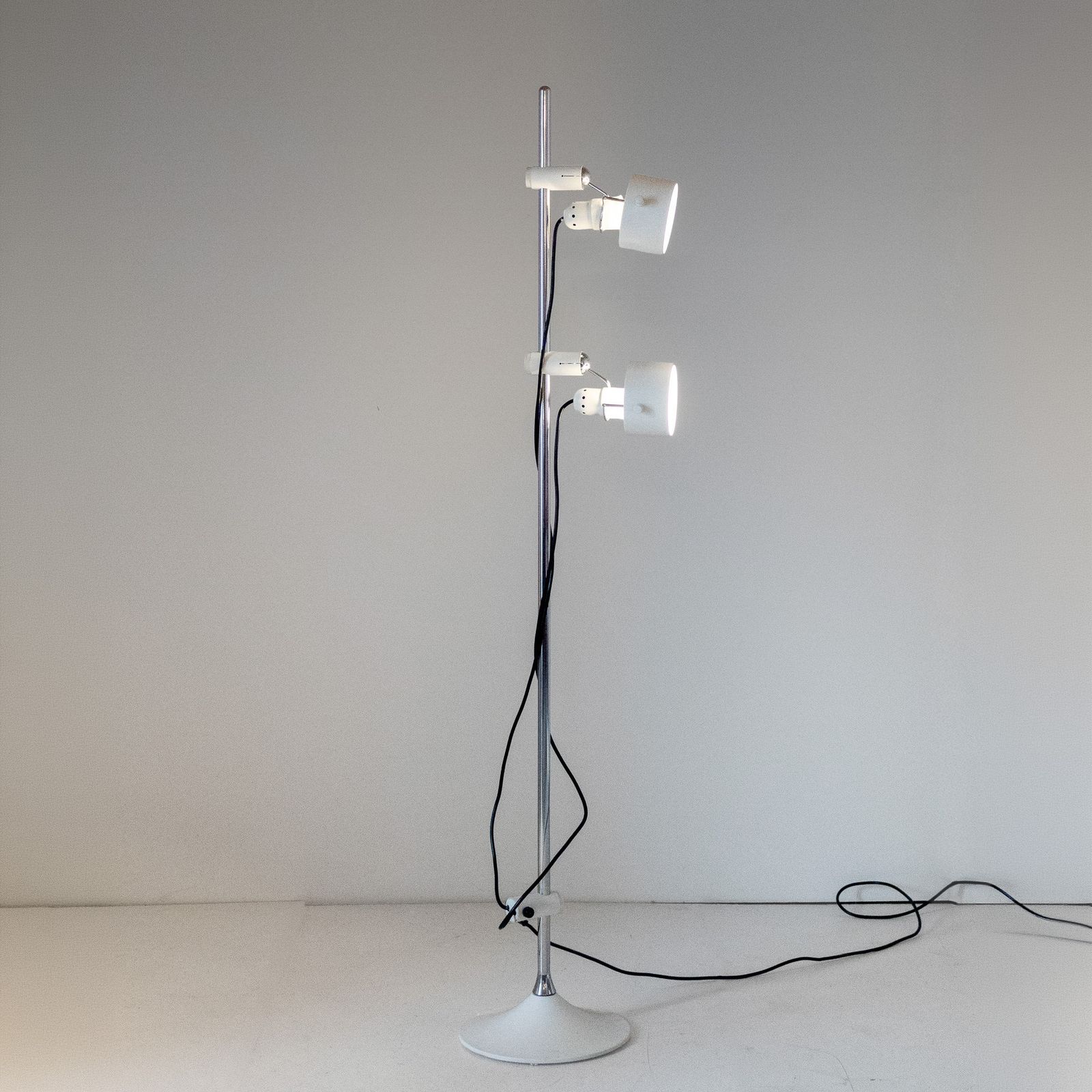 Mid Century Modern White Metal Floor Lamp By Elio Martinelli, 1970s photo for sale
