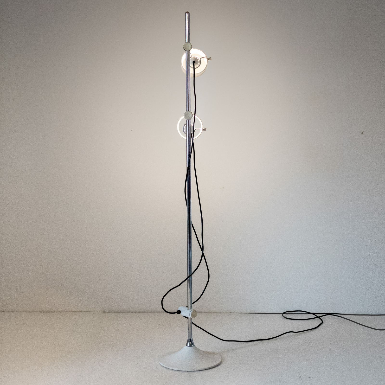 photo furniture Mid Century Modern White Metal Floor Lamp By Elio Martinelli, 1970s