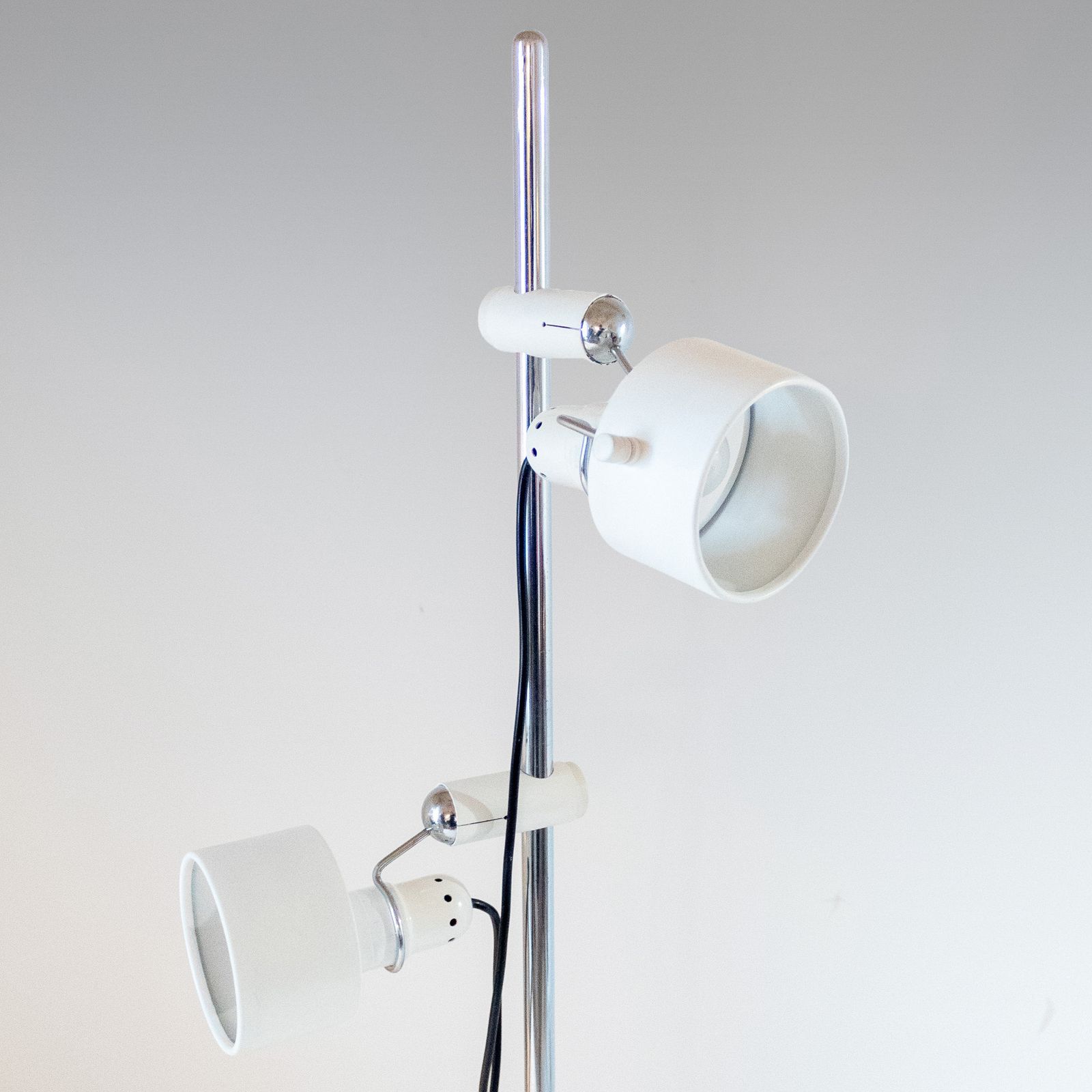 1440.0 Mid Century Modern White Metal Floor Lamp By Elio Martinelli, 1970s photo