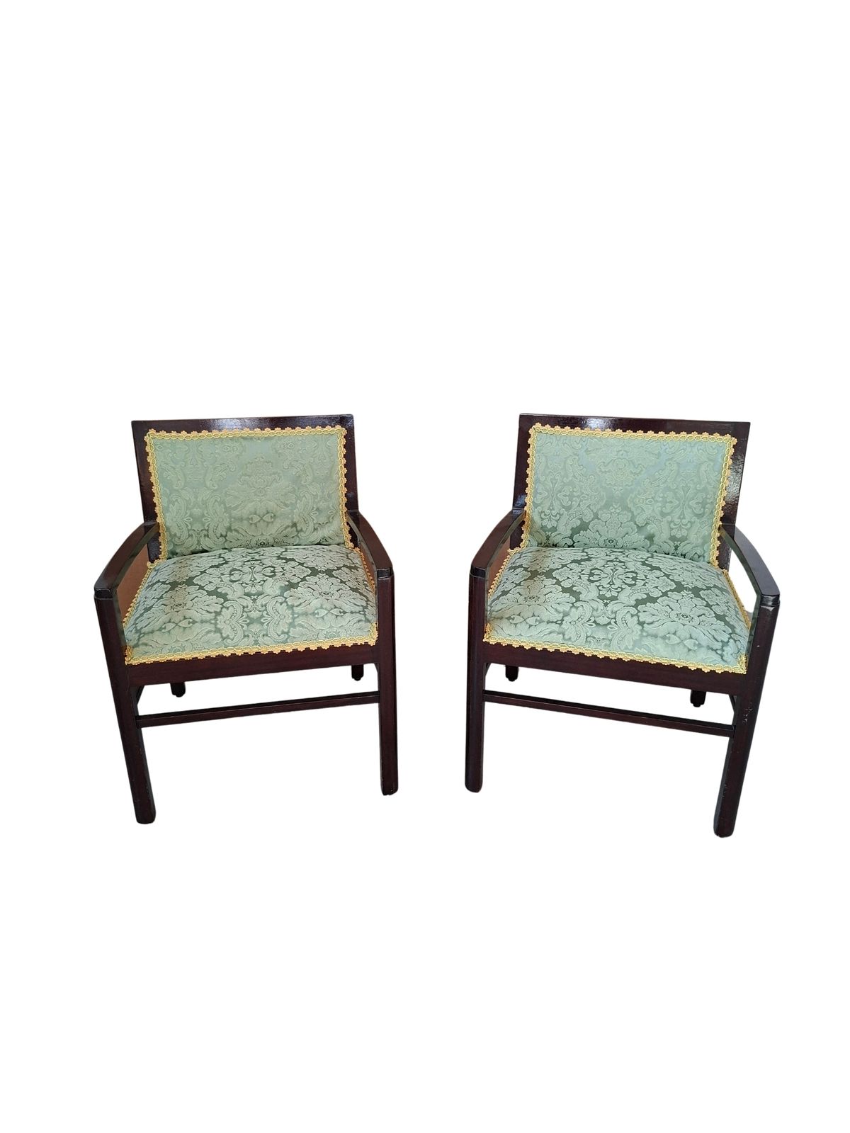 Raffinata Coppia Di Poltroncine Da Camera Originali Degli Anni '70. Un Pezzo Di Design Italiano Che Unisce La Solidità Del Legno Di Mogano Alla Ricerc photo furniture