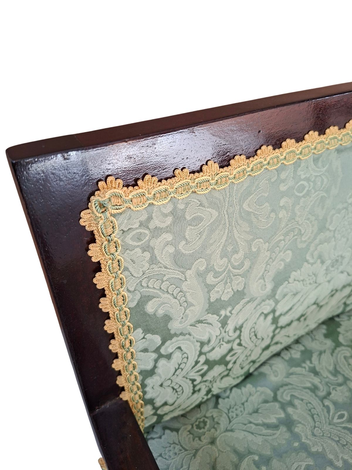 Raffinata Coppia Di Poltroncine Da Camera Originali Degli Anni '70. Un Pezzo Di Design Italiano Che Unisce La Solidità Del Legno Di Mogano Alla Ricerc photo buy