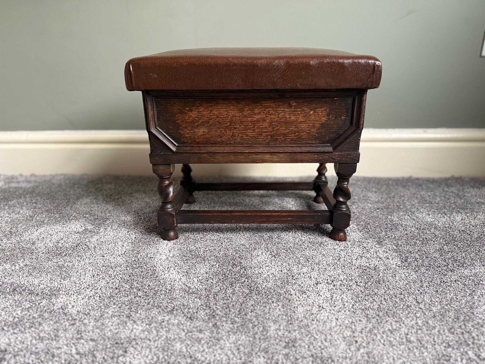 photo vintage Vintage Upholstered Stool With Storage Dressing Table Stool