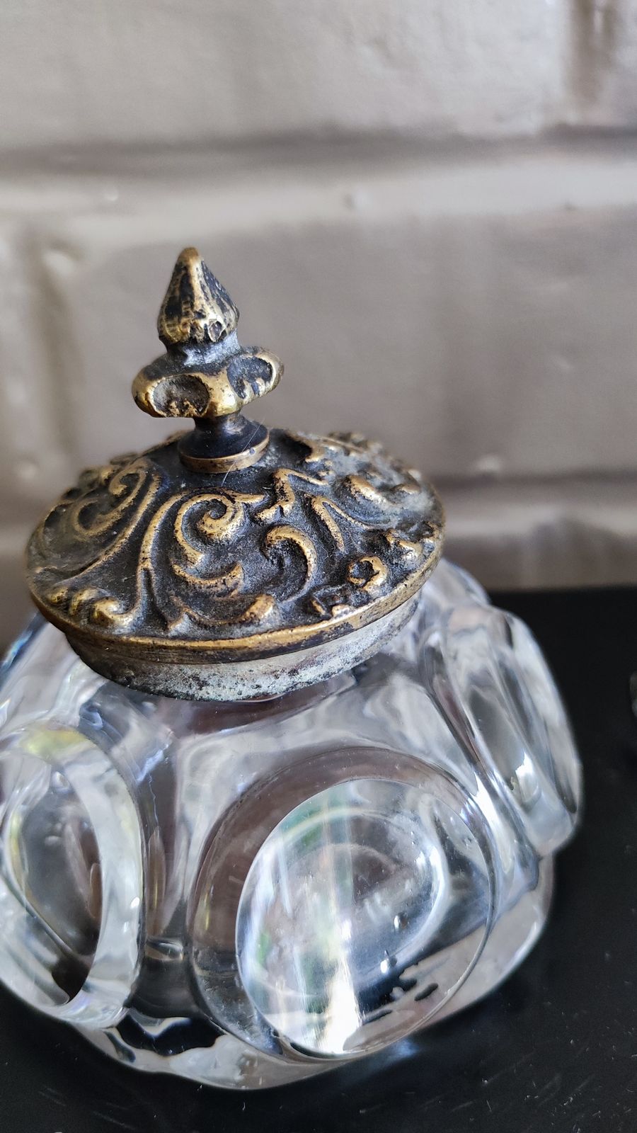 photo vinterior Antique French Double Figural Inkwell On Wood Base