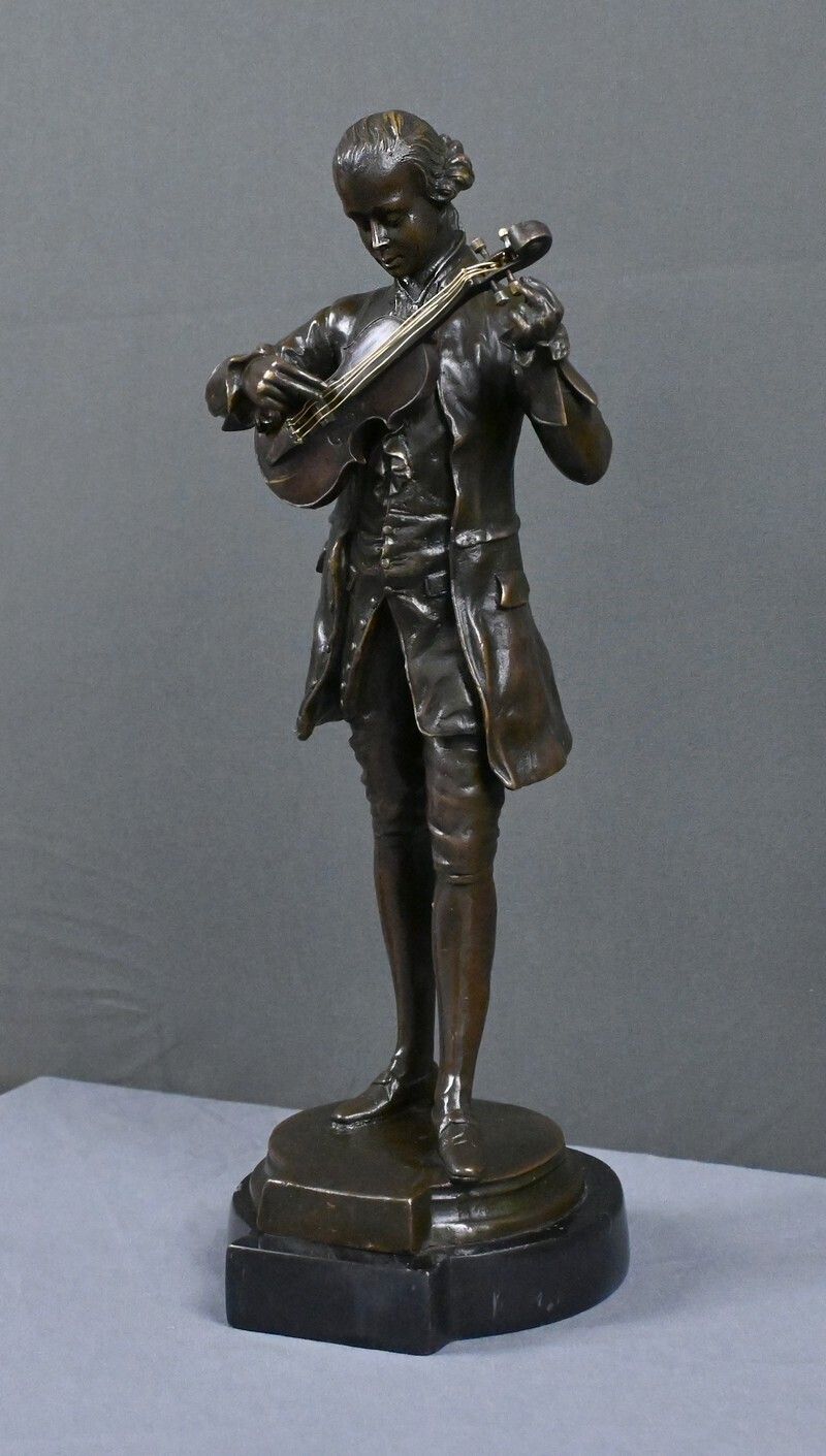 Bronze Sculpture "Mozart Tuning His Violin" – 20th Century photo Art