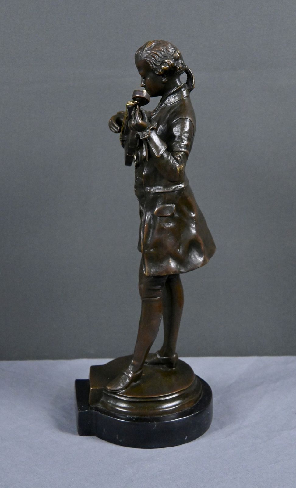 1110.0 Bronze Sculpture "Mozart Tuning His Violin" – 20th Century photo