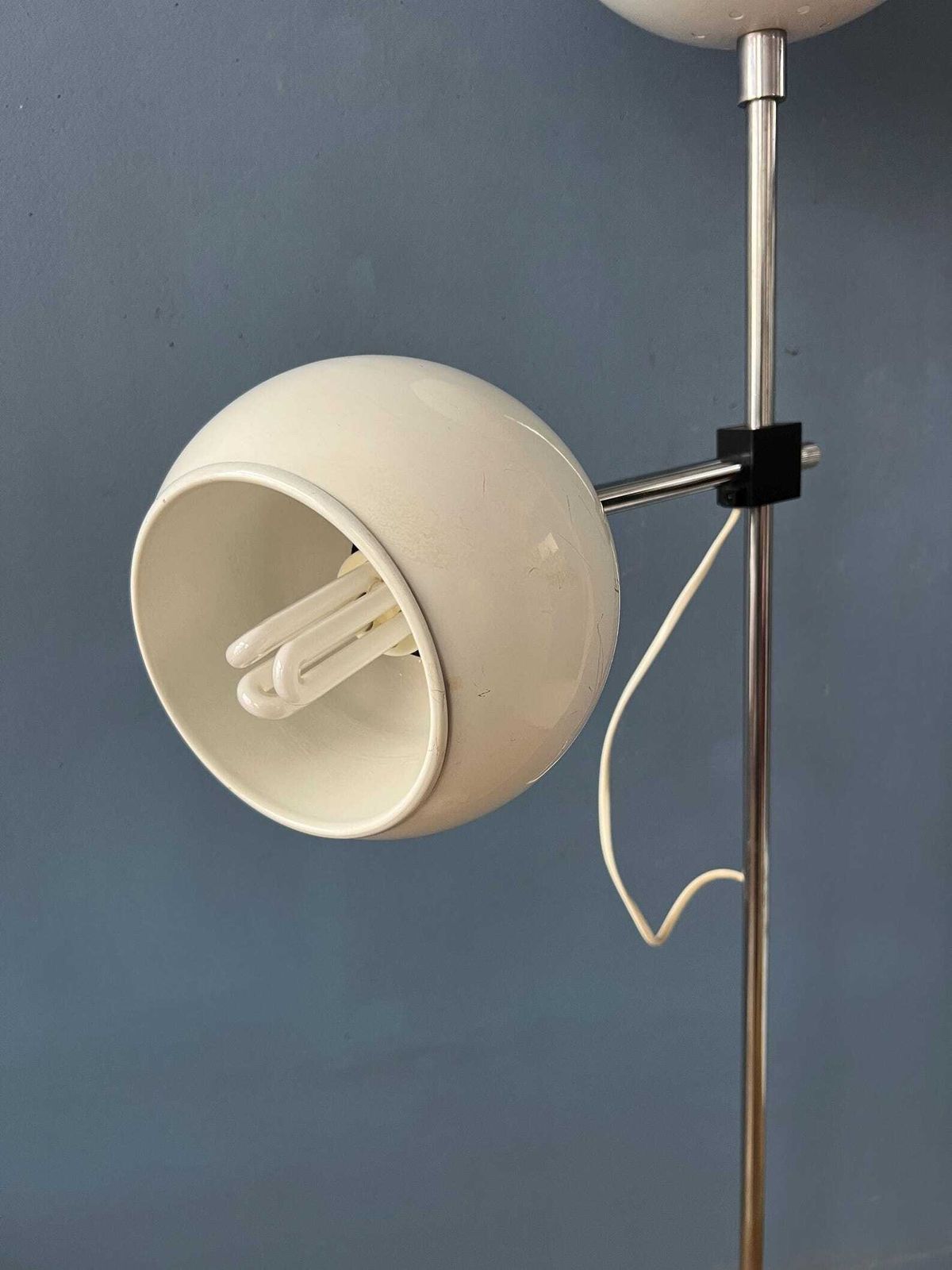 photo for sale Witte Mid Century Space Age Eyeball Vloerlamp