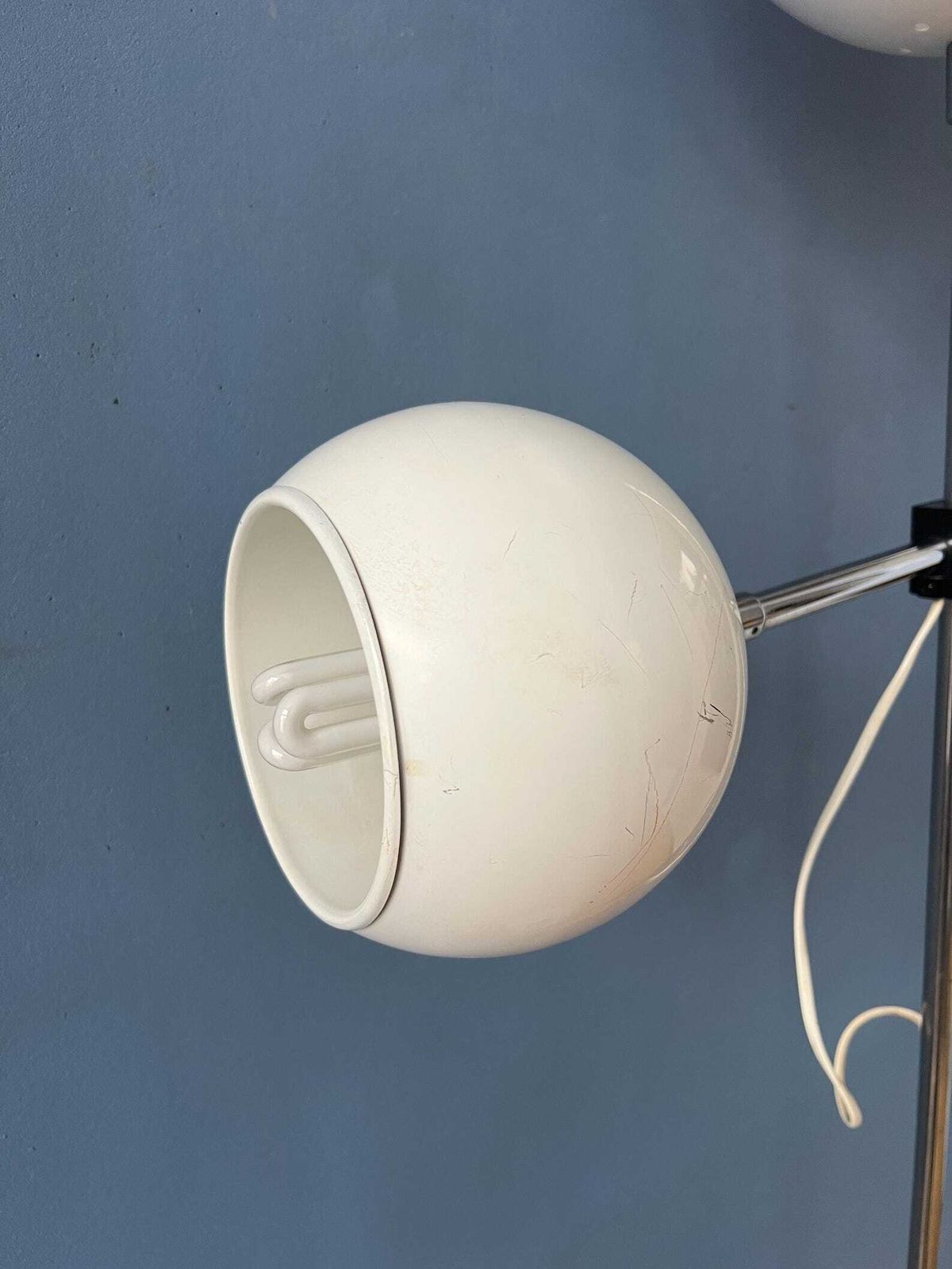 629.0 White Mid Century Space Age Eyeball Floor Lamp photo