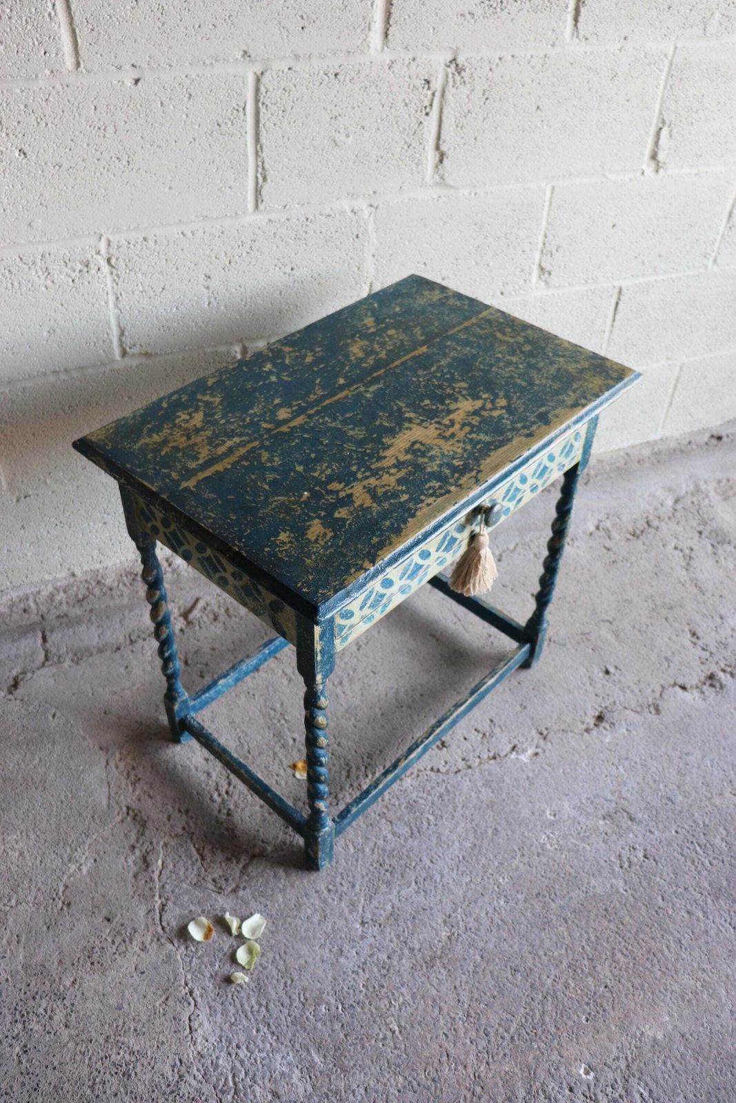 photo vinterior Blue And White Harlequin Painted Barleytwist Bedside Or Occasional Table With Drawer