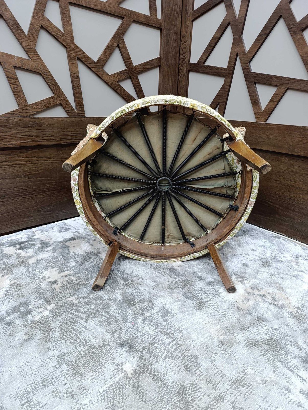 photo furniture 1950s Sprung Tub Armchair – Ideal Upcycling Project