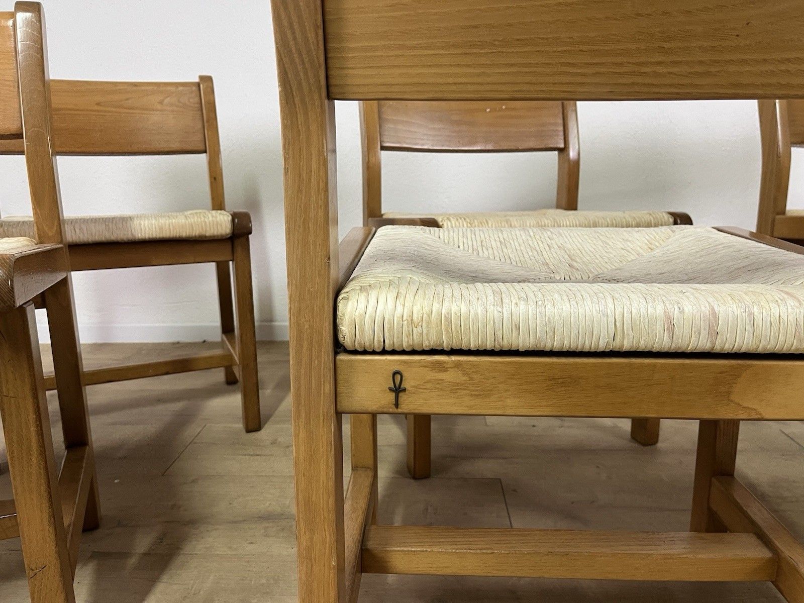 photo for sale Set Of 6 Tarpac Straw Wood Chairs 70’ Vintage Design