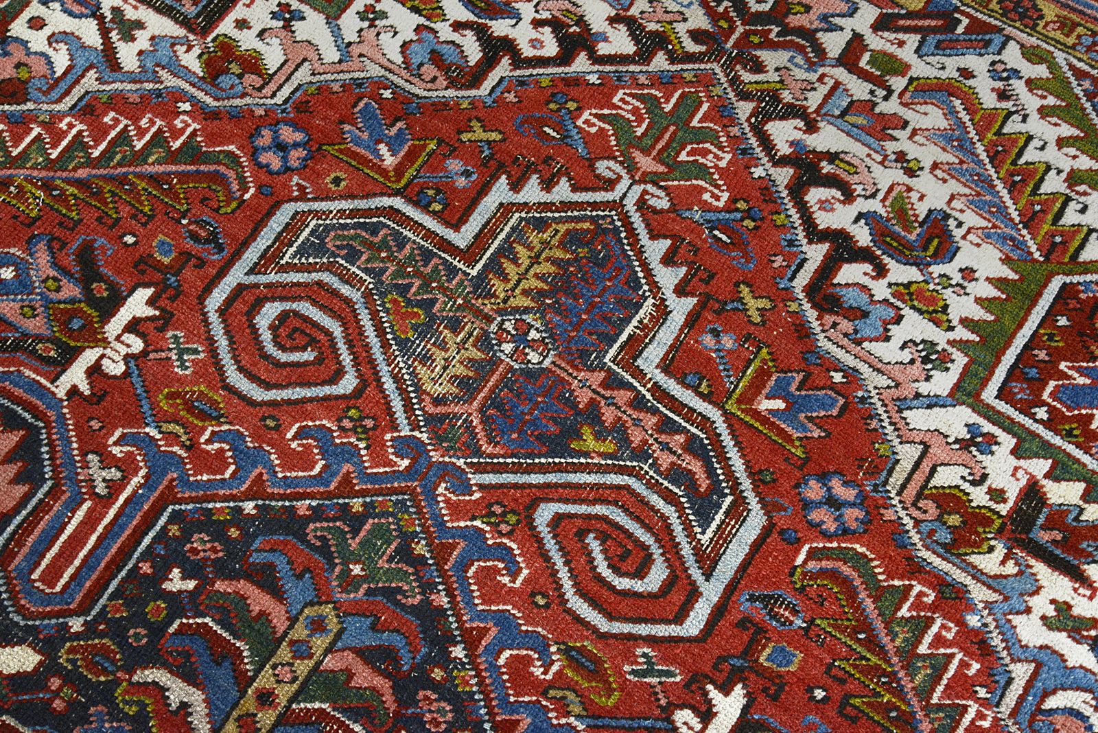 Antique Heriz Carpet 325x231 Cm Ca.1920 photo buy