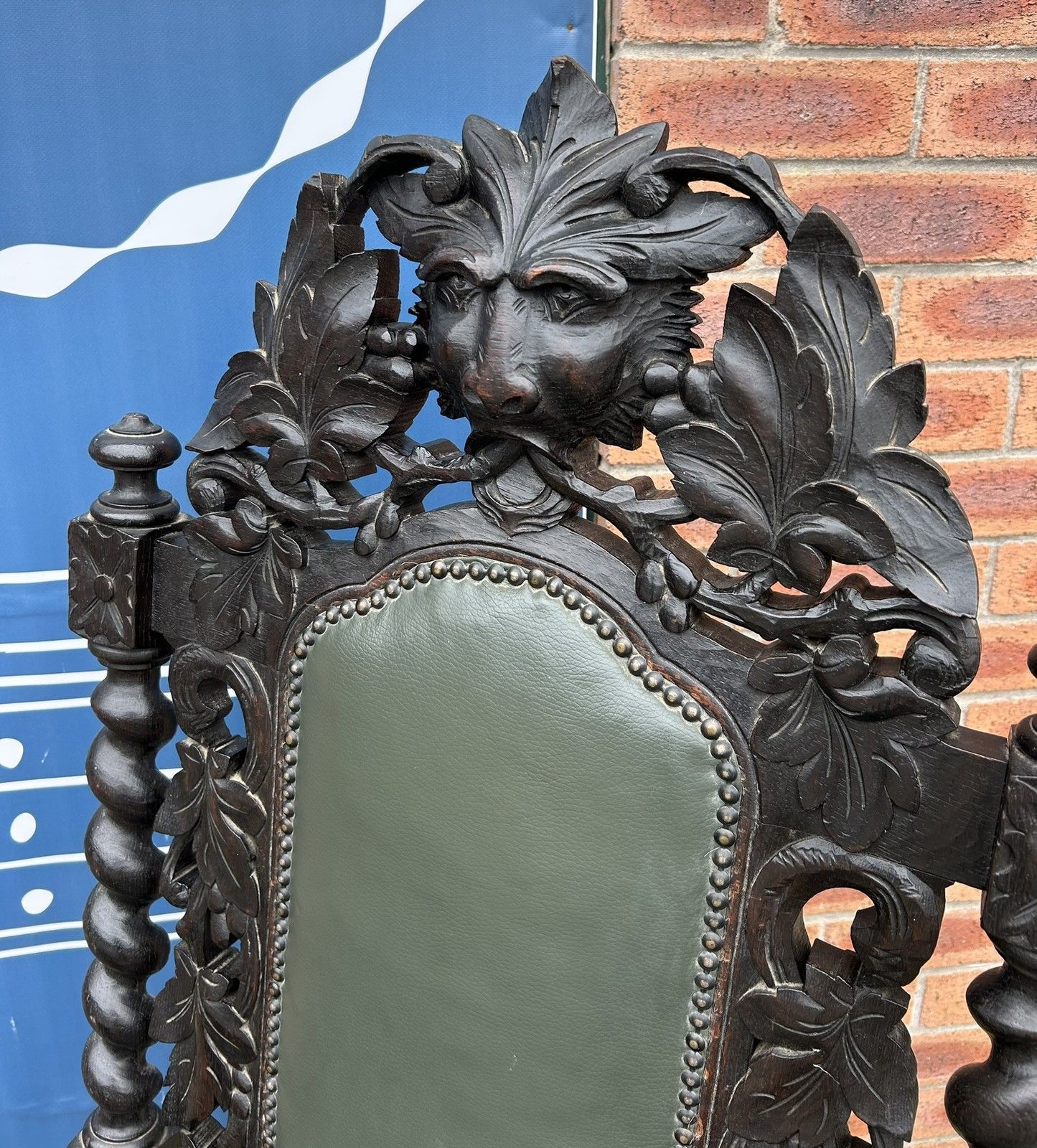 photo vintage Antique Oak Gothic Green Man Carved Barley Twist Throne Leather Armchair