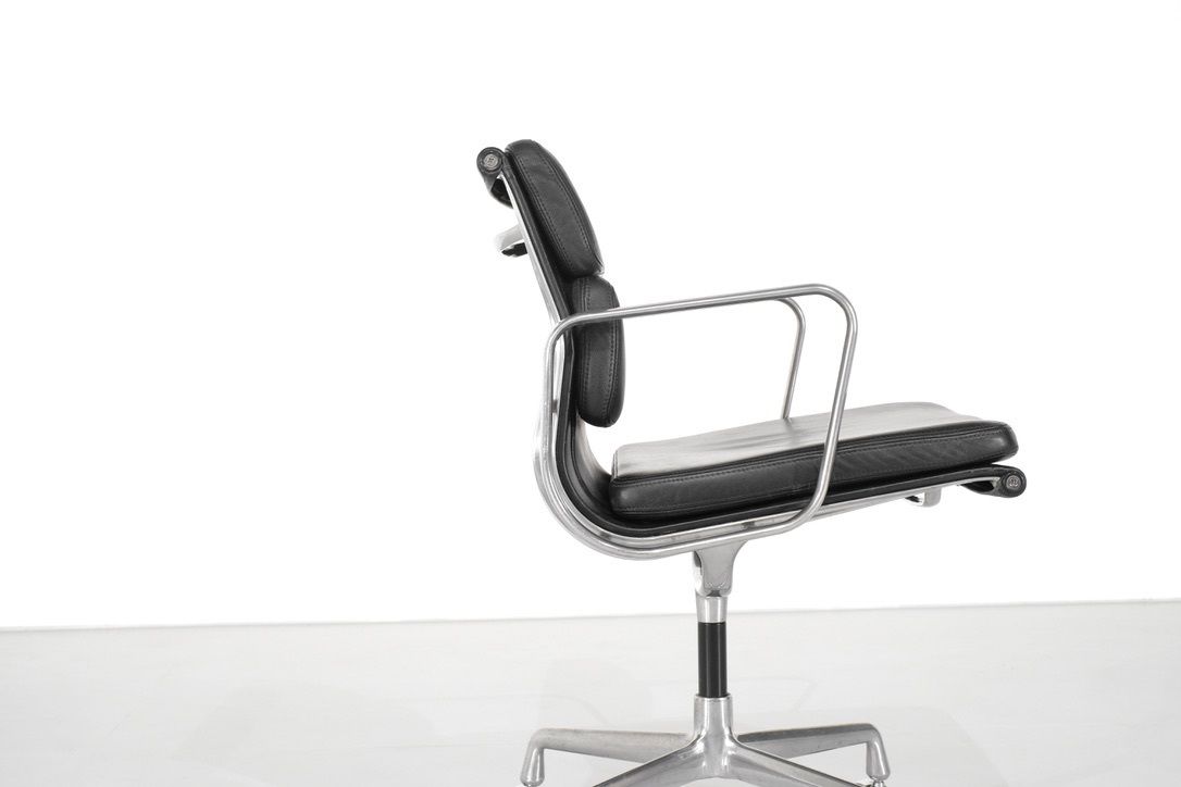 Armchair Soft Pad Chair " Ea 207 " Charles Ray Eames, USA 1969. photo for sale