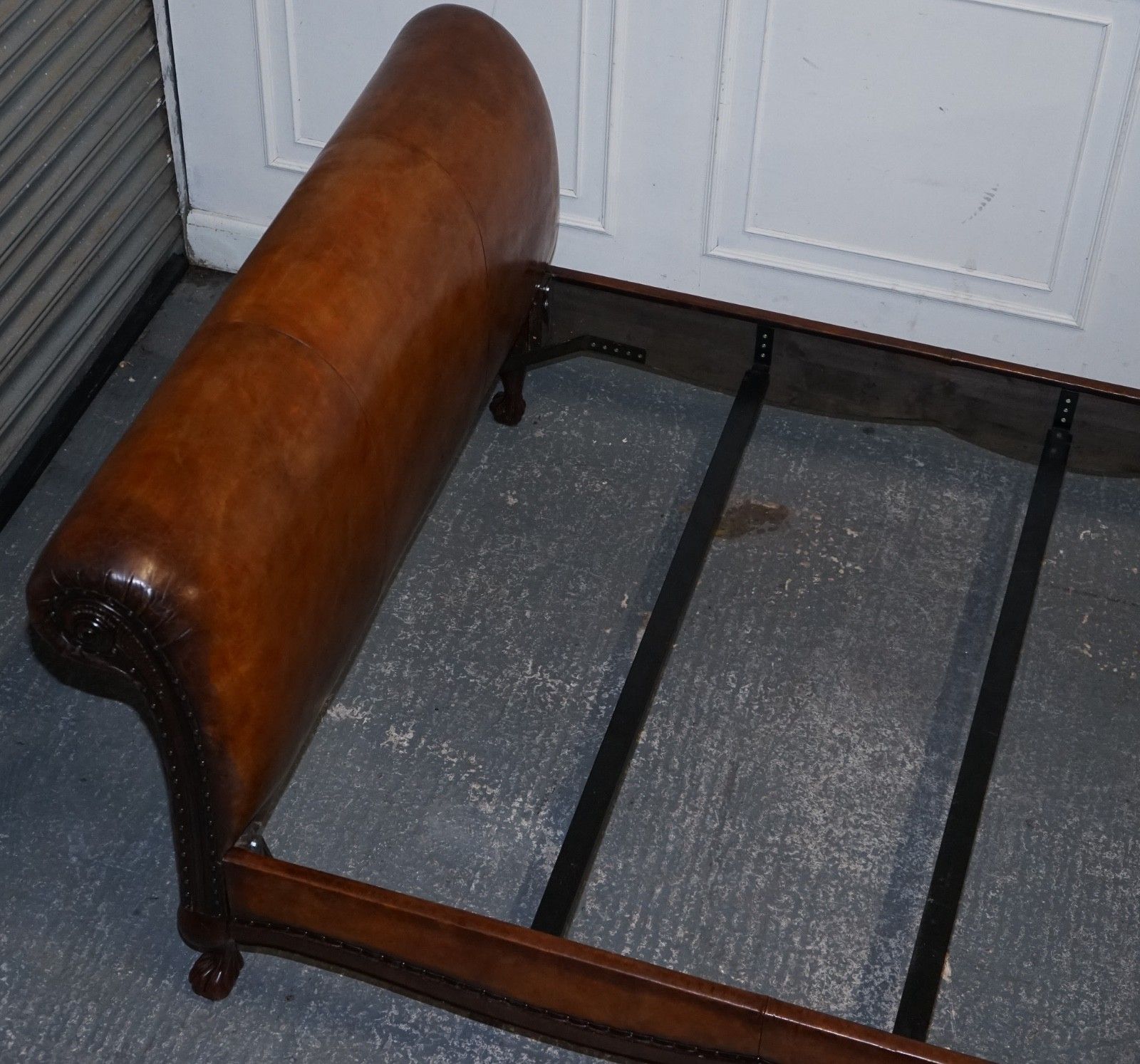photo vintage Kingsize Hand Dyed Leather Bonaparte Carved Bed And So To Bed Rrp £14,000