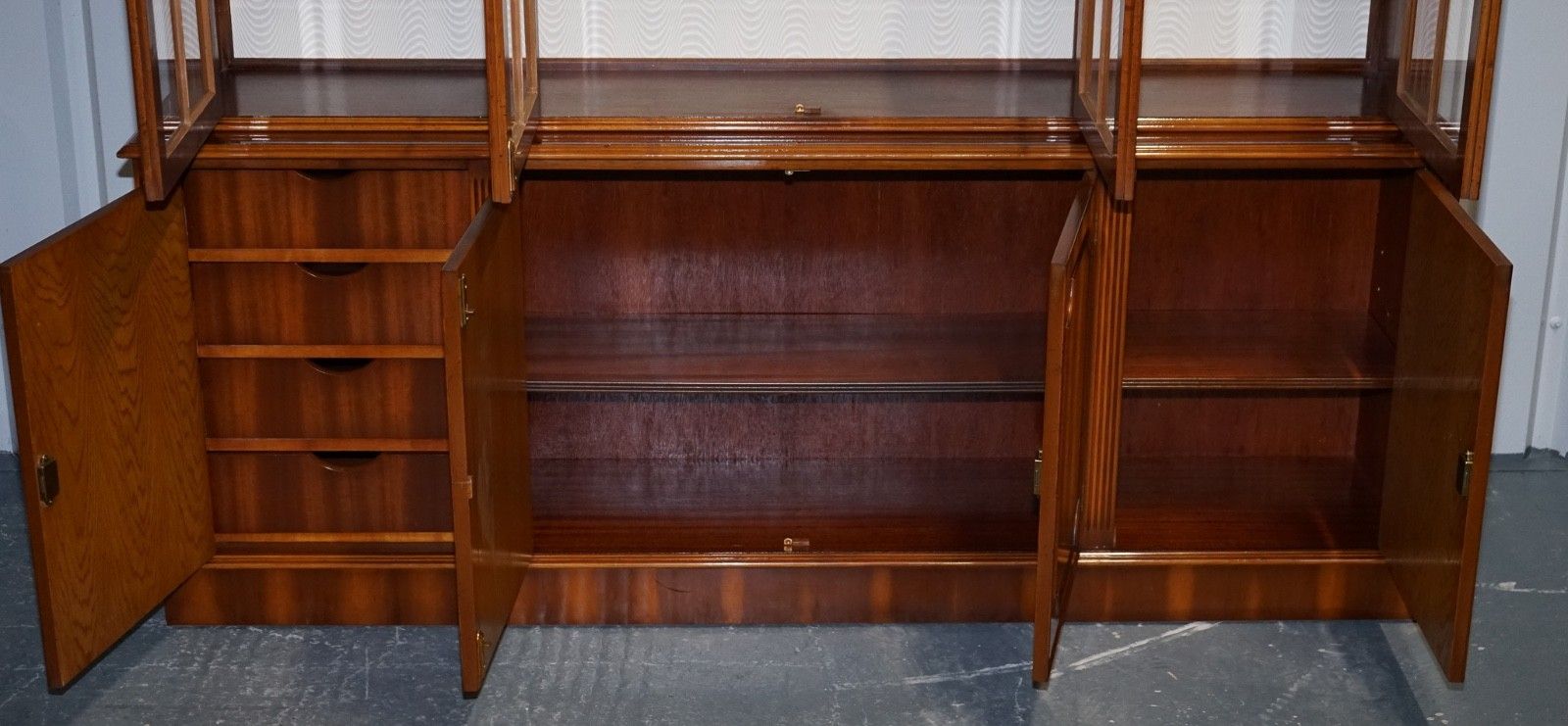 photo vintage Antique Georgian Style Yew Wood Four Door Display Cabinet Bookcase