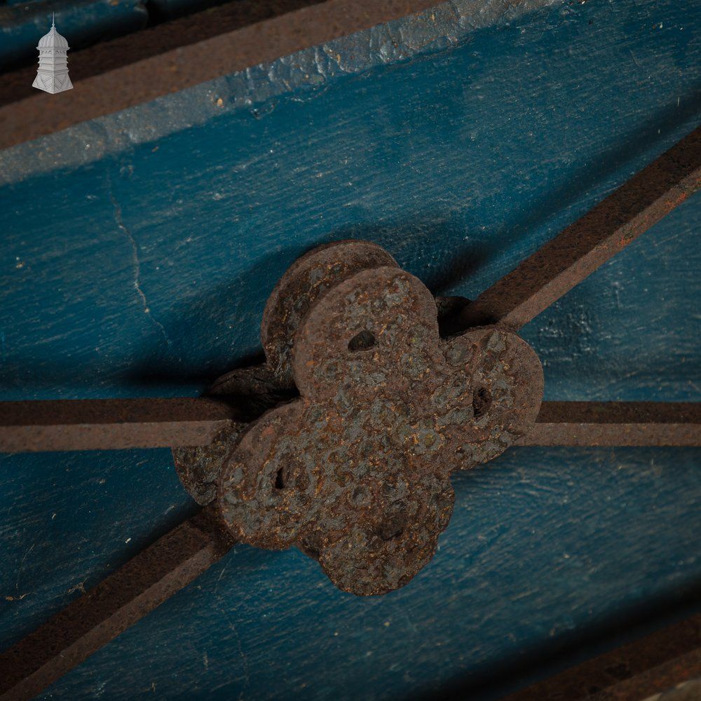 photo vintage Dwarf Wall Railing, Quatrefoil Detail