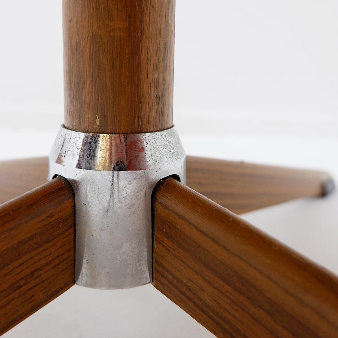 photo vinterior Swivel Footrest In Brown Leather With Metal Base   De Sede, Switzerland.