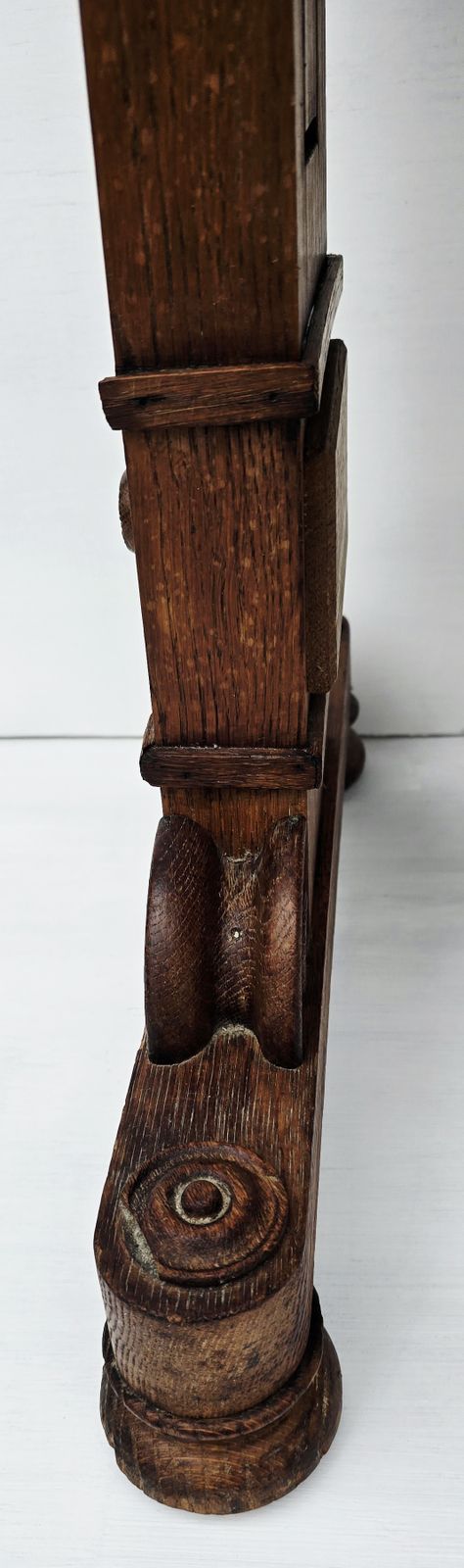 photo vinterior An Antique Carved Oak Clerk's Desk, Mid 19th Century.