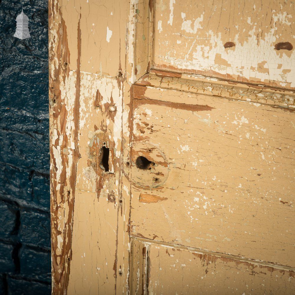 photo vinterior 6 Panel Door, Six Moulded Panels, Distressed Cream Paint