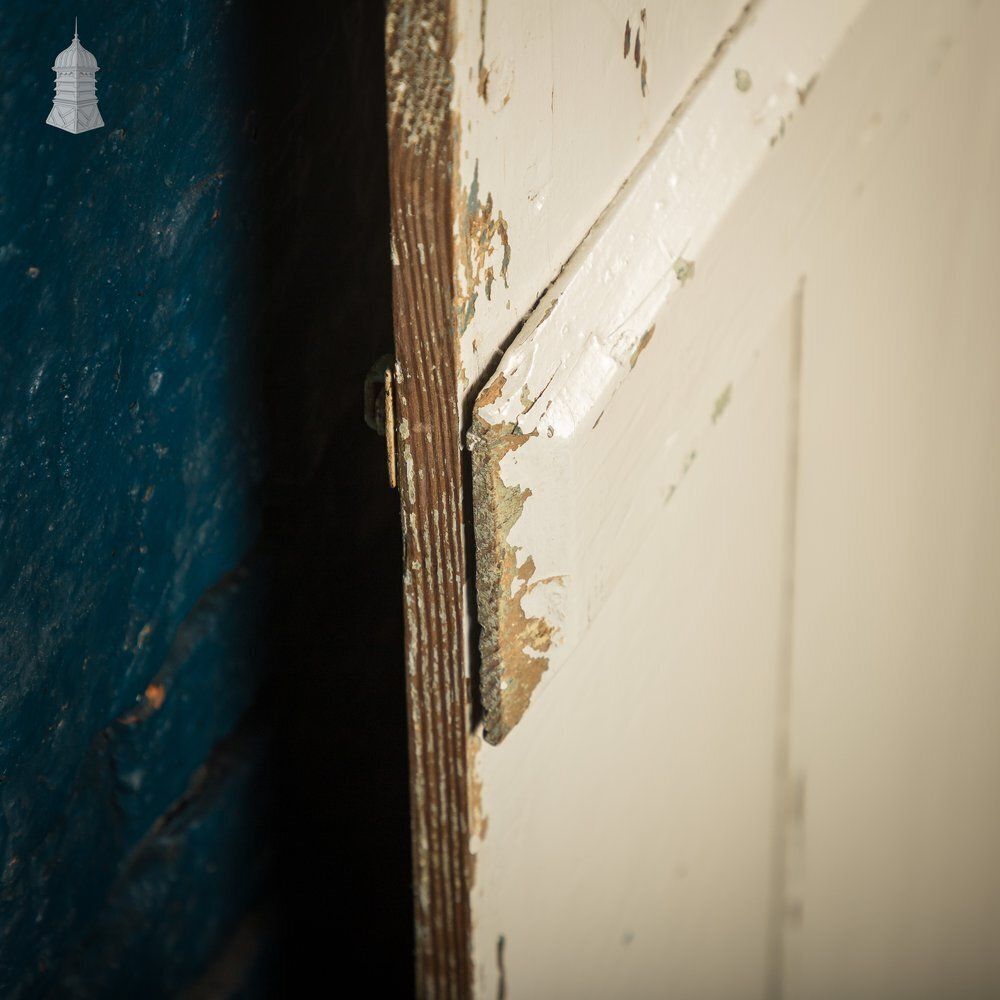 photo vintage Plank & Ledge Door, Reclaimed With Green & White Paint