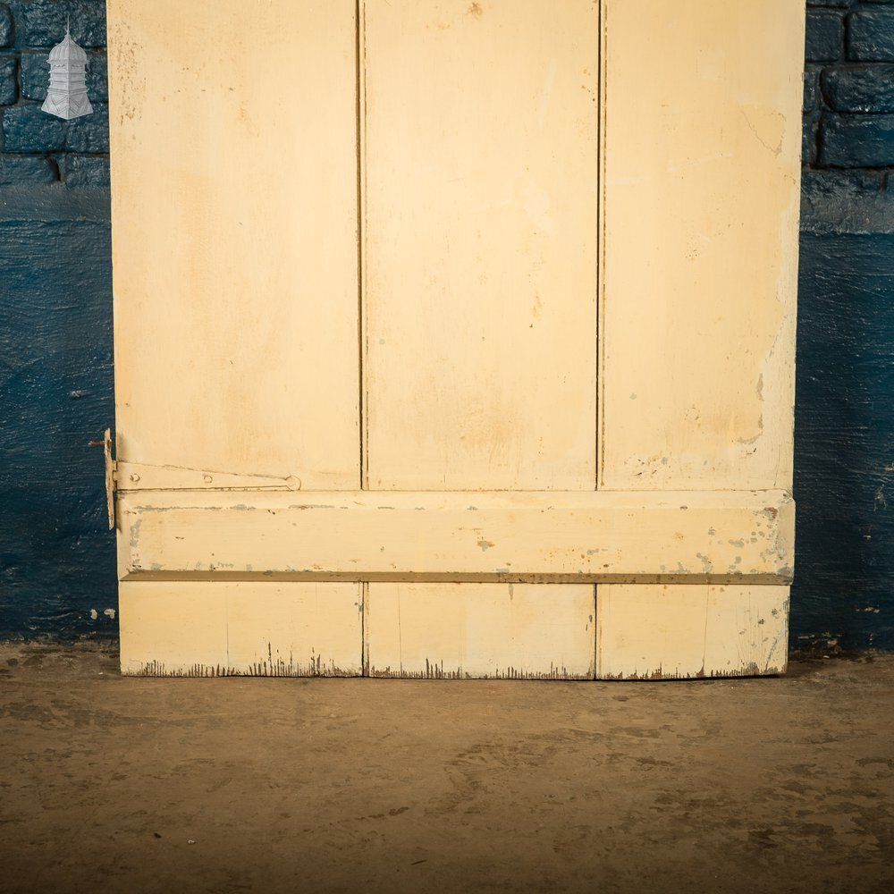 Home Fixtures Reclaimed 3 Plank Door – Distressed Cream Paint photo