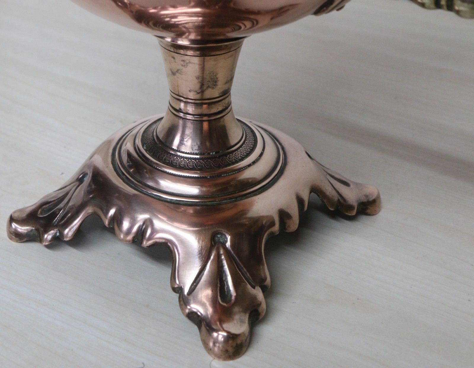 photo vintage Antique Copper Samovar With Brass Fittings Lovely Decorative Piece 19th Century