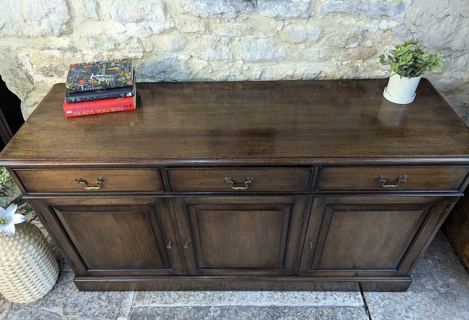 photo vintage Antique Style Sideboard With Drawers   Dark Oak Effect