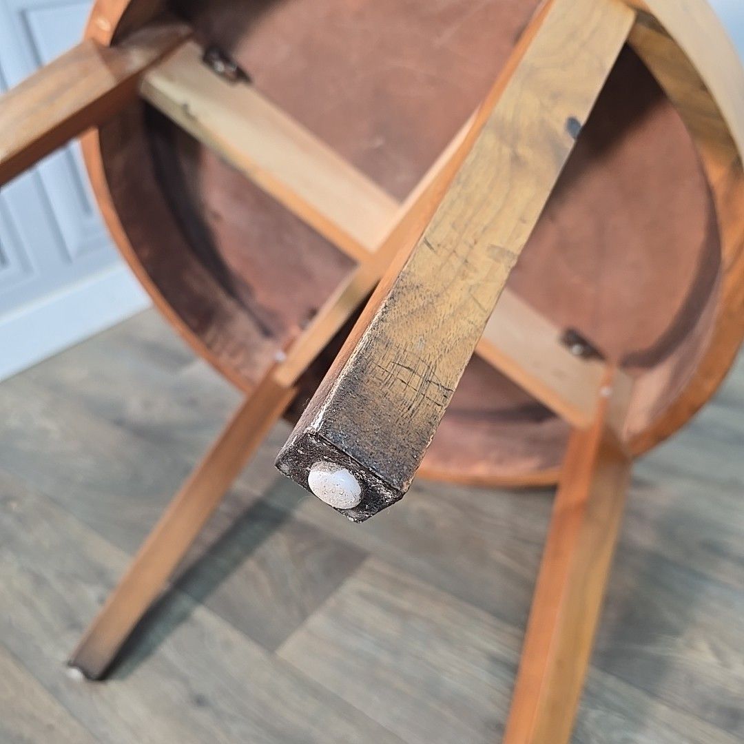 photo vinterior Vintage Round Side Tables Teak Veneer  – Mid Century Pair – Wooden Coffee Mcm