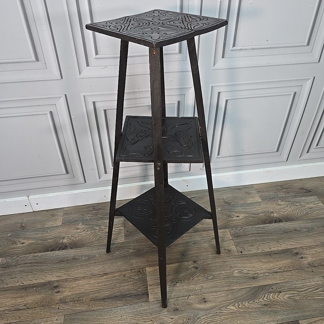 photo vintage Antique Plant Stand Table Arts & Crafts Three Tier Carved Display Ebonised Wood