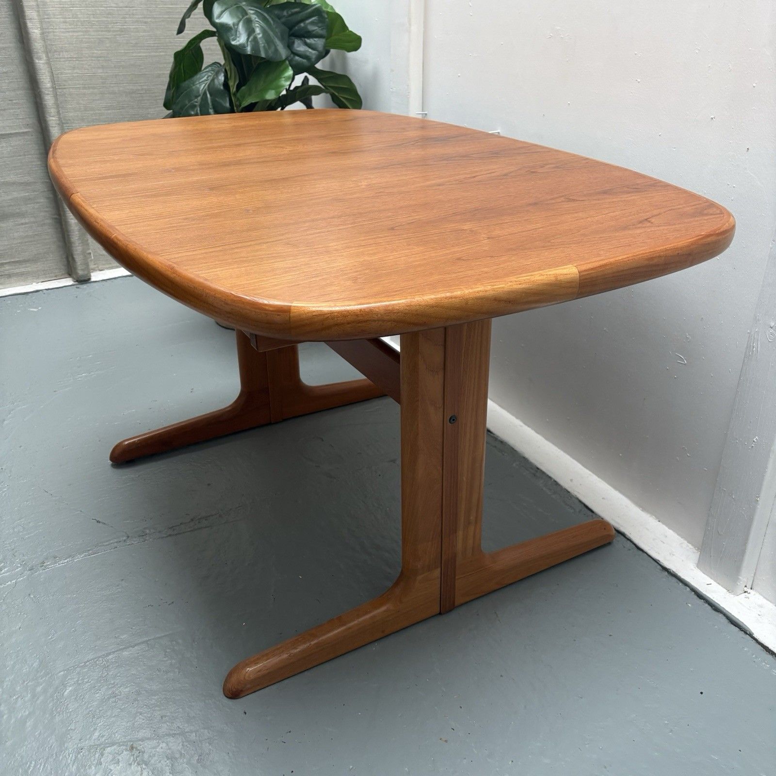 Skovby Danish Mid Century Modern Teak Extendable Oval Table Model Sm15 photo for sale