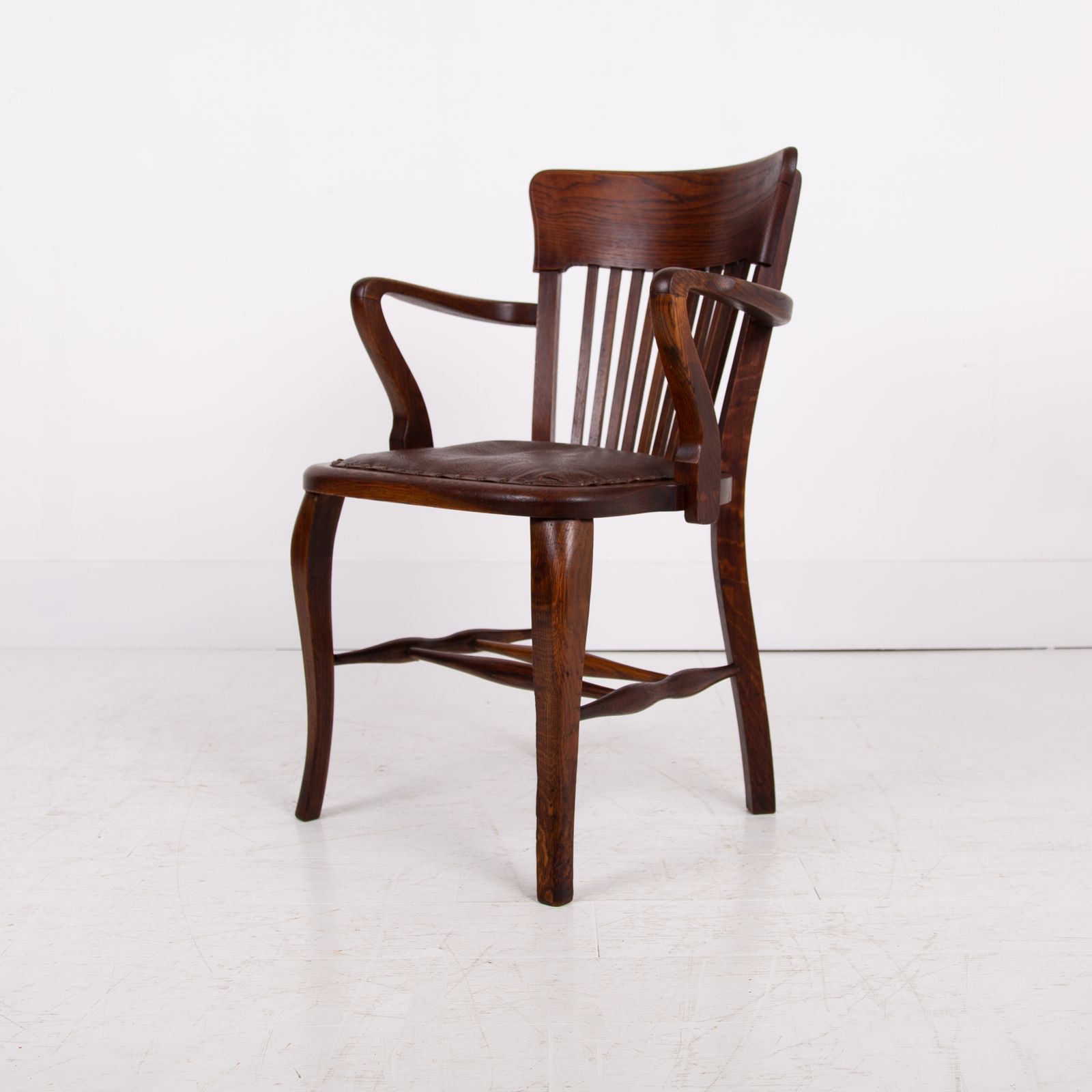 335.0 Lovely Antique Oak Desk Chair C1910 photo
